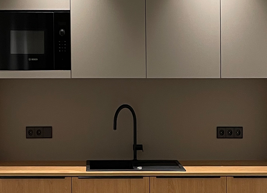 n-vier architekten, renovation Berlin-Prenzlauer Berg, interior design, tea kitchen, kitchen, black fittings