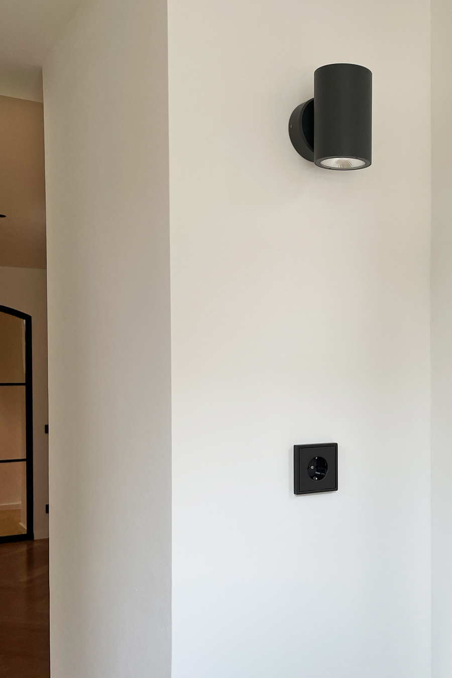 n-vier architekten, renovation Berlin-Prenzlauer Berg, interior design, conversion, wall light, hallway