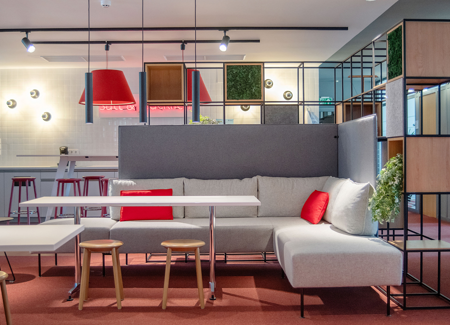 n-vier architekten, interior design Berlin-Marzahn, office furniture, meeting point, meeting, moss wall, seating group