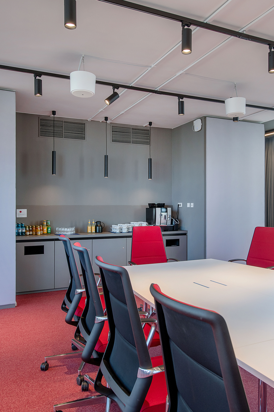 n-vier architekten, interior design Berlin-Marzahn, attic, conference area, tea kitchen, built-in furniture