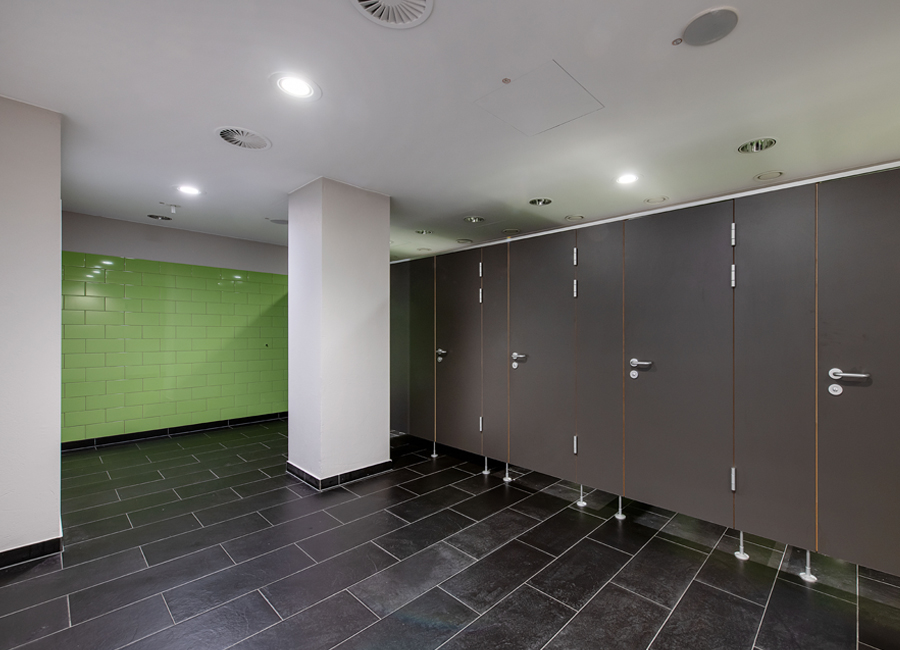 n|vier architekten, renovation Berlin-Charlottenburg, men's toilet area, toilet cabin, renovation